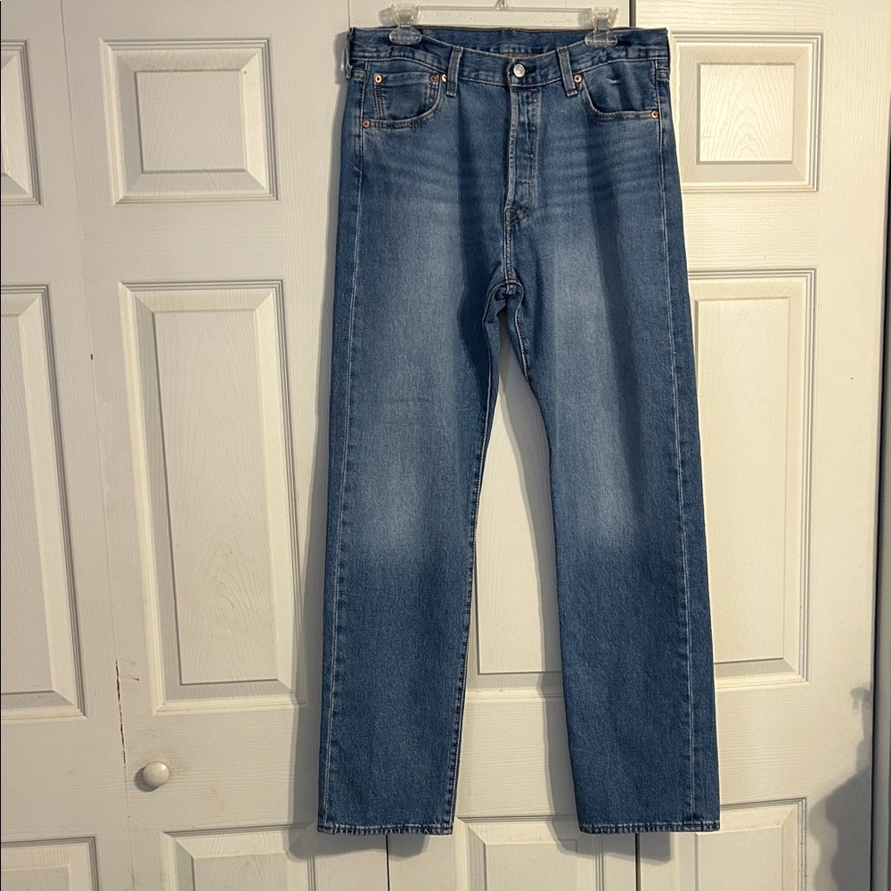 LEVI'S Men's 501 Classic Blue Straight Jeans Button Fly Denim Medium 34 X 34 - Picture 2 of 8